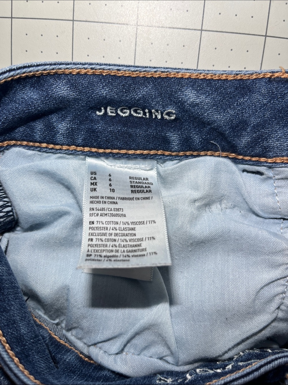 American Eagle Outfitters Dark Blue Women's Skinny Jeans - Picture 3 of 9